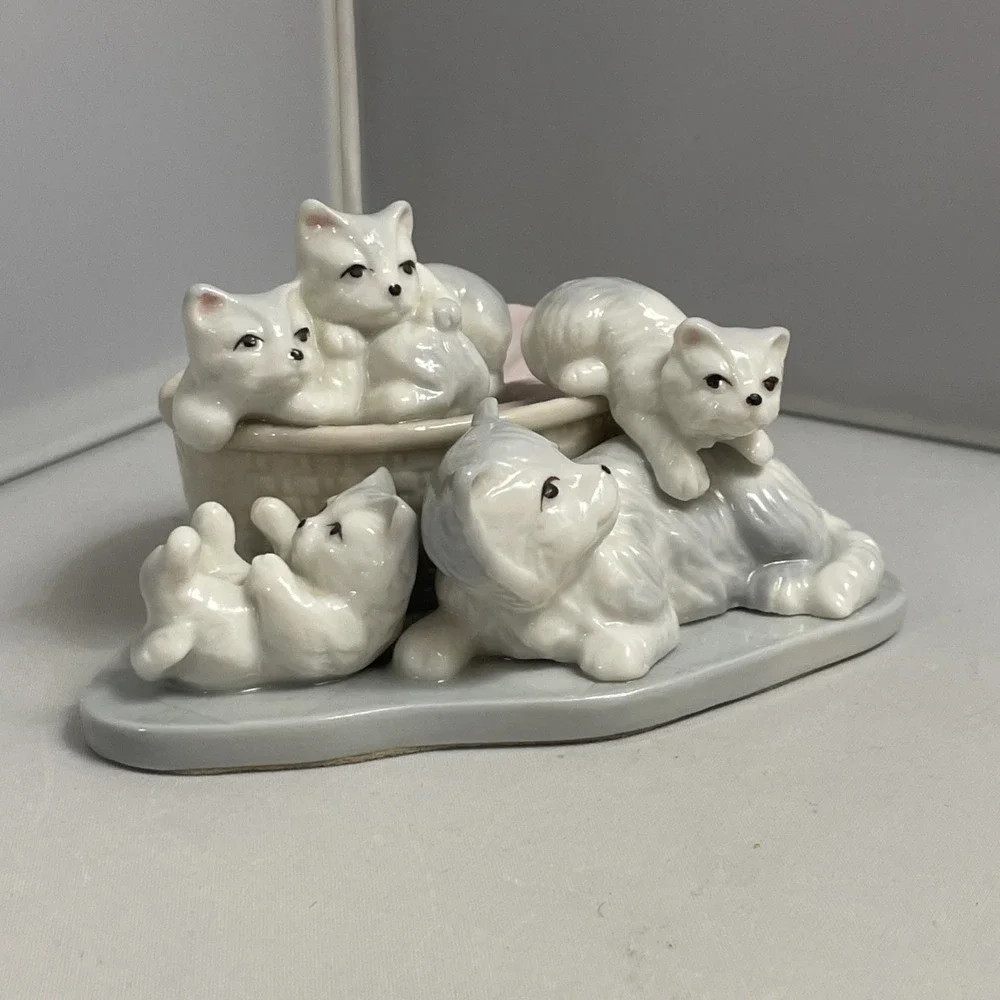 Vintage Cat & Kitten Figurine By Simson Taiwan Porcelain Play Time Grey Kitty